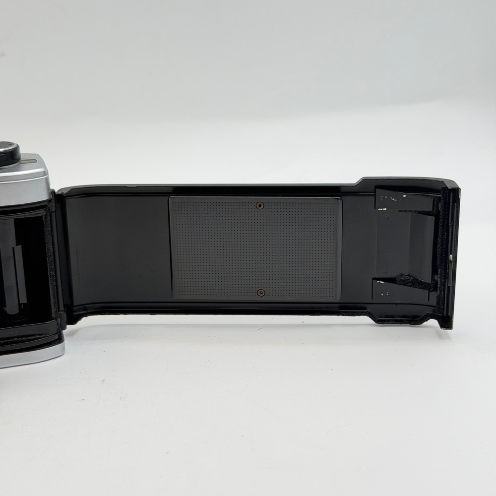 Olympus OM10 35mm Film SLR Camera Body Silver Black with Manual Adapter TESTED - Picture 10 of 12